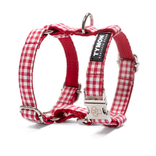 Arnés H para perro: comodidad, seguridad y facilidad de uso
Descubre el arnés H para perro ideal para mantener a tu mascota segura y cómoda durante sus paseos. Fabricado con materiales suaves y duraderos, este arnés ofrece un ajuste perfecto que se adapta a la anatomía de tu perro, garantizando su confort en todo momento. Su diseño innovador incluye un cierre en 4 puntos, lo que proporciona máxima seguridad y evita que el arnés se deslice o se afloje.
Ya sea para caminar, correr o hacer ejercicio, el arné